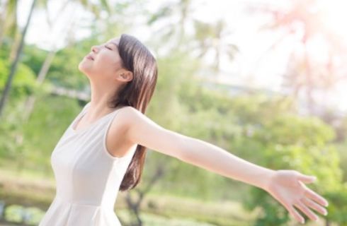 女性肩マッサージ